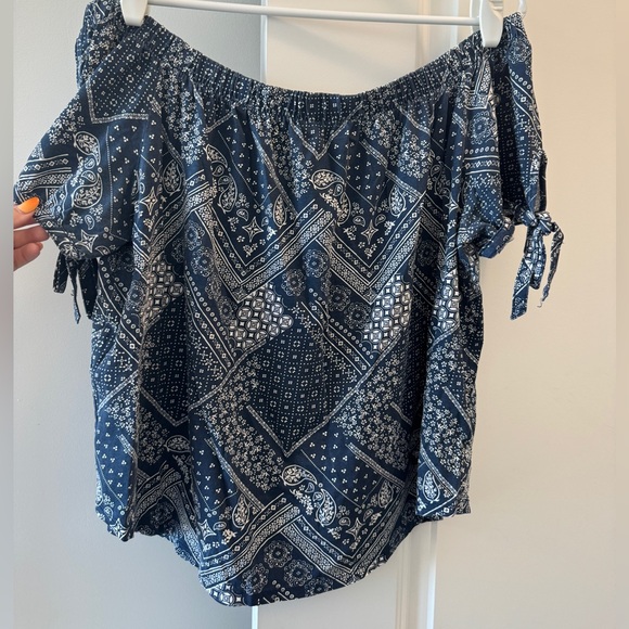 Off-Shoulder Blouse - Picture 1 of 4